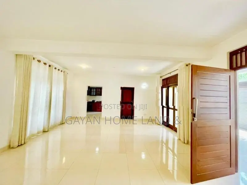 බෝකුන්දර හංදියට මීටර් 50 ක දුරින් පිහිටි දෙමහල් නිවසක් විකිණීමට