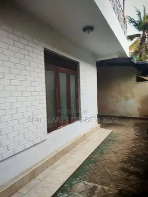 Kolonnawa : 27.5 perches Land with 5 Houses for Sale