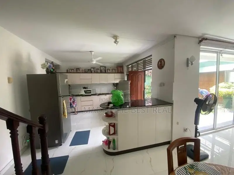 Battaramulla : 5BR (14.5 perches) House for Sale at Jayanthipura