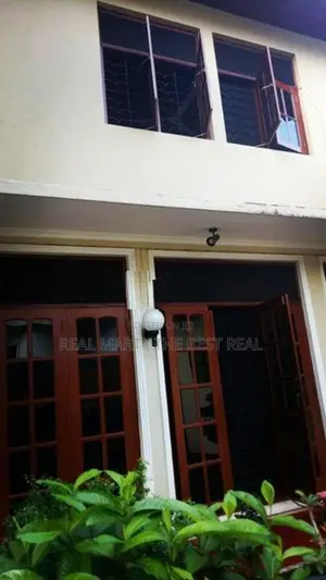 Galle : 8BR (25 Perches) House for Sale at Dangedara