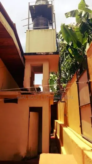 Galle : 8BR (25 Perches) House for Sale at Dangedara