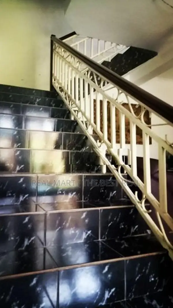 Galle : 8BR (25 Perches) House for Sale at Dangedara