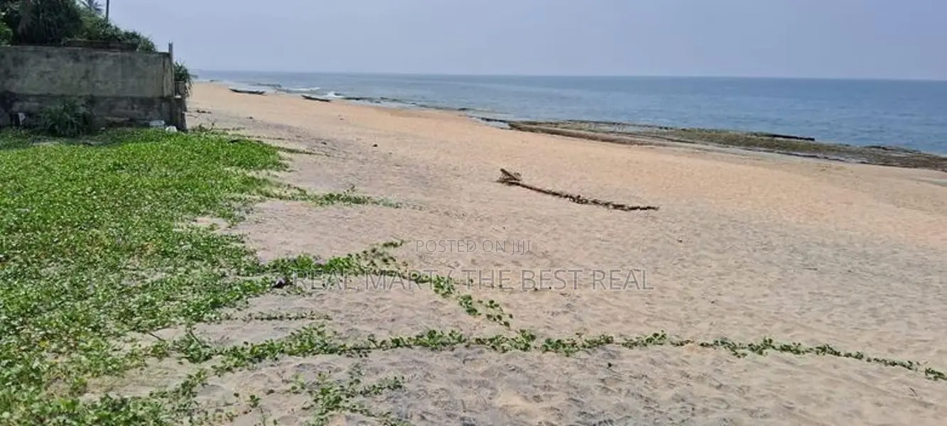 Matara : 189 perches Beach front Land for Sale