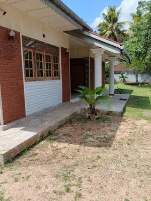 Minuwangoda : 3BR (60 perches) House for Sale at Ellangala