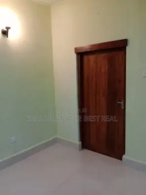 Minuwangoda : 3BR (60 perches) House for Sale at Ellangala