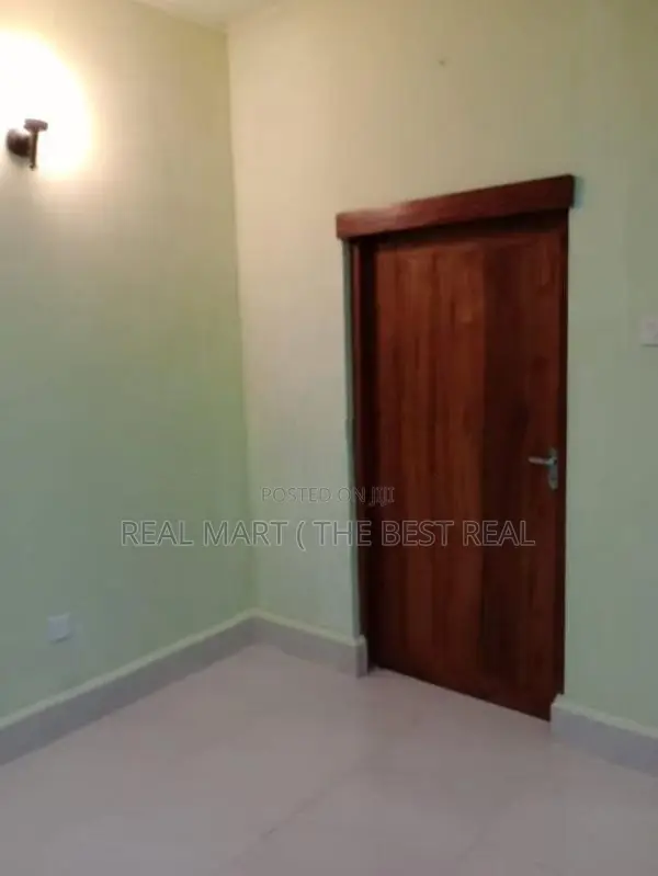 Minuwangoda : 3BR (60 perches) House for Sale at Ellangala