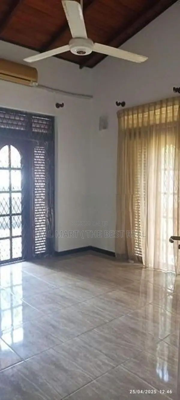 Moratuwa : 5 A/C BR (27.8P) House for Sale at Katubedda