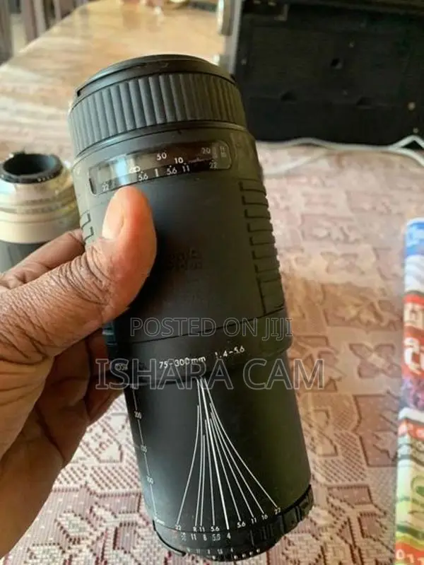 Nikon 75-300 DSLR Lens