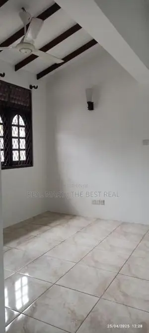 Moratuwa : 5 A/C BR (27.8P) House for Sale at Katubedda