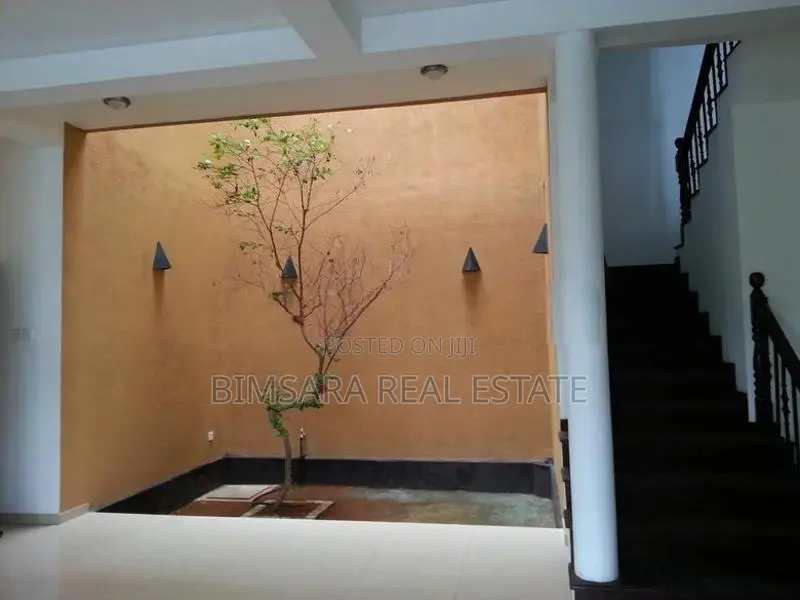 Spacious 5-Bedroom Two-Storey Residence in Malabe | SH15317