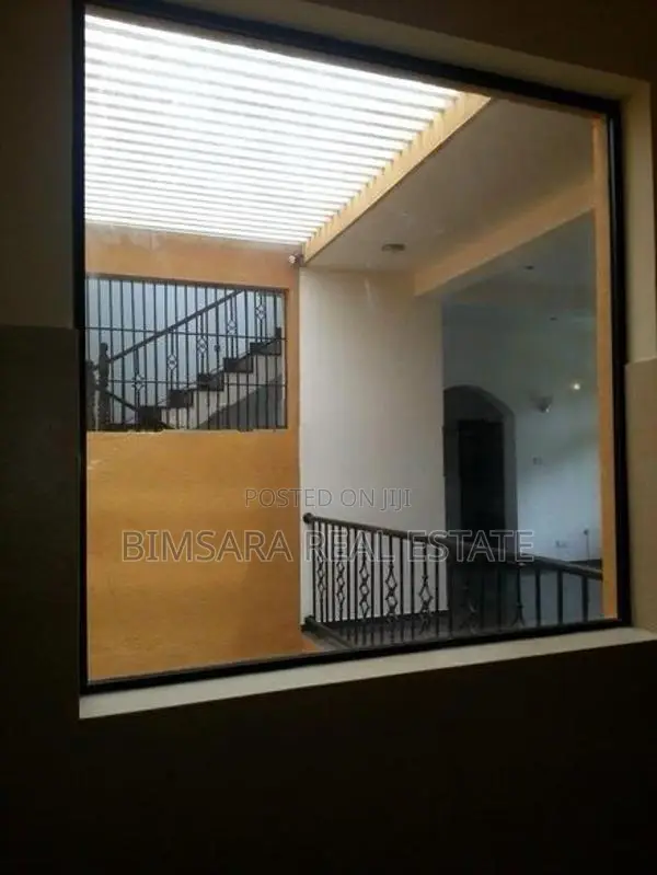 Spacious 5-Bedroom Two-Storey Residence in Malabe | SH15317