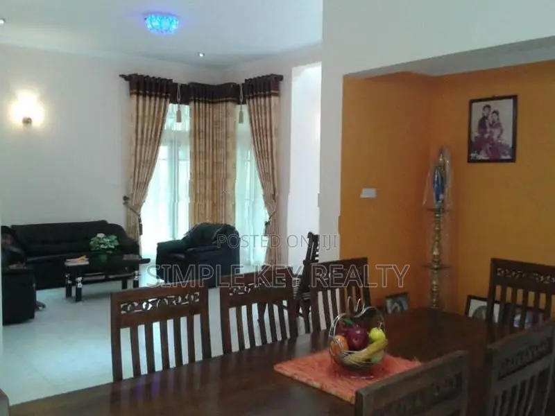 Beutiful three store house for sale in gampaha