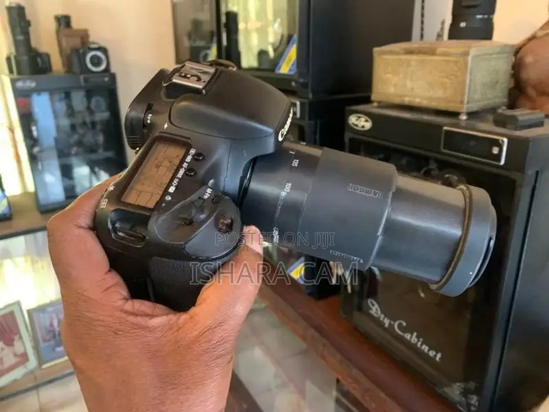 Canon 7D DSLR Body with Lens