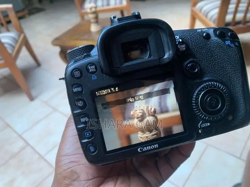 Canon 7D DSLR Body with Lens