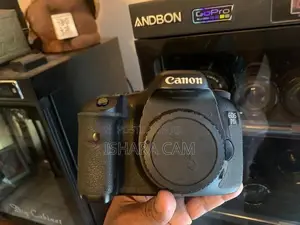 Canon 7D DSLR Body with Lens