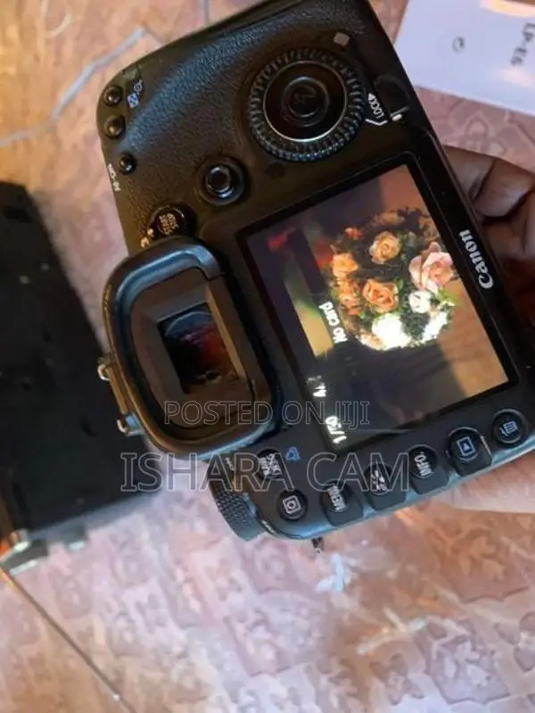 Canon 7D DSLR Body with Lens