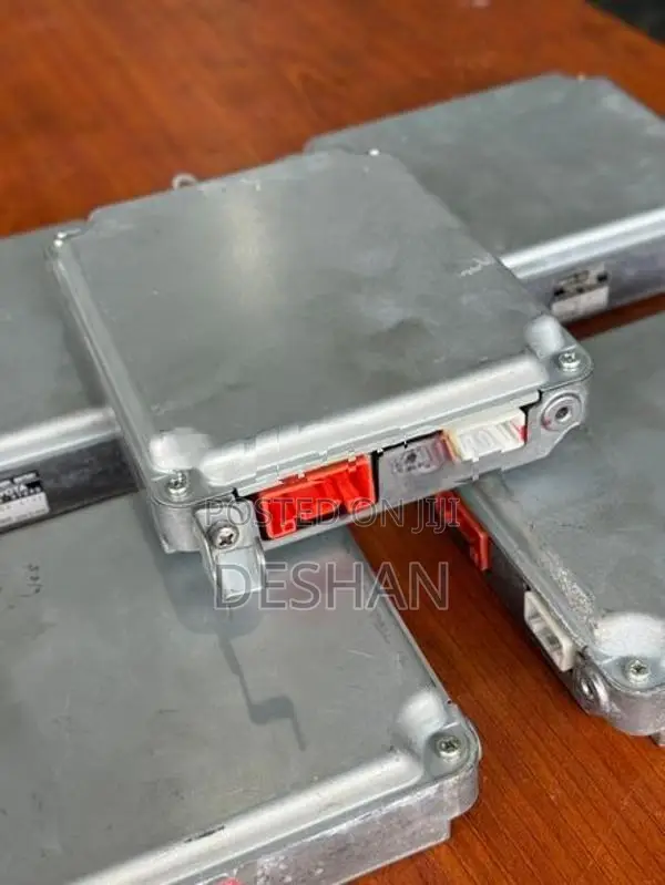 Toyota prius 20 hybrid battery ecu voltage sensor