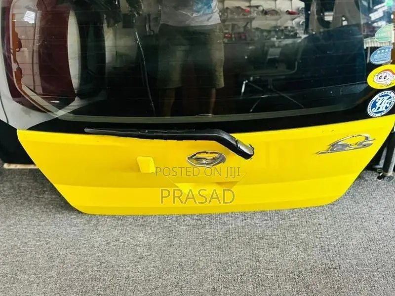 Daihatsu Mira Pixis Dicky Door