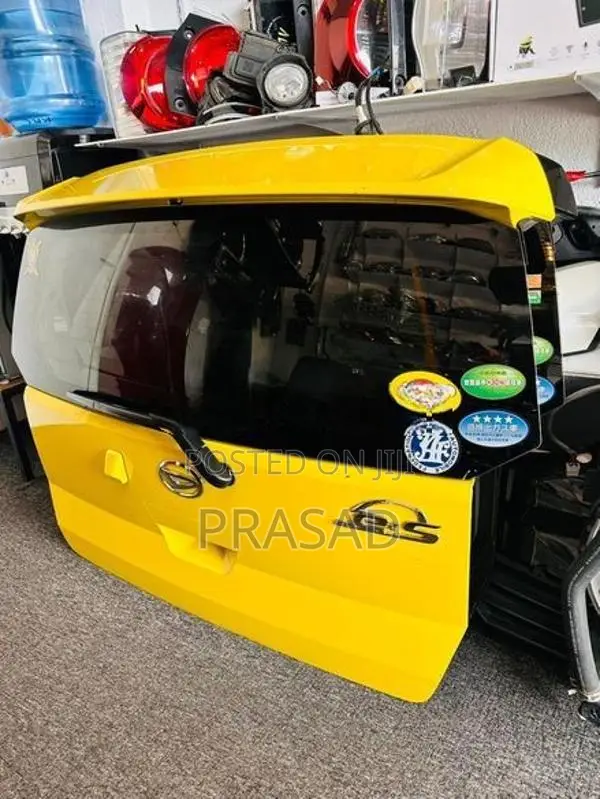 Daihatsu Mira Pixis Dicky Door