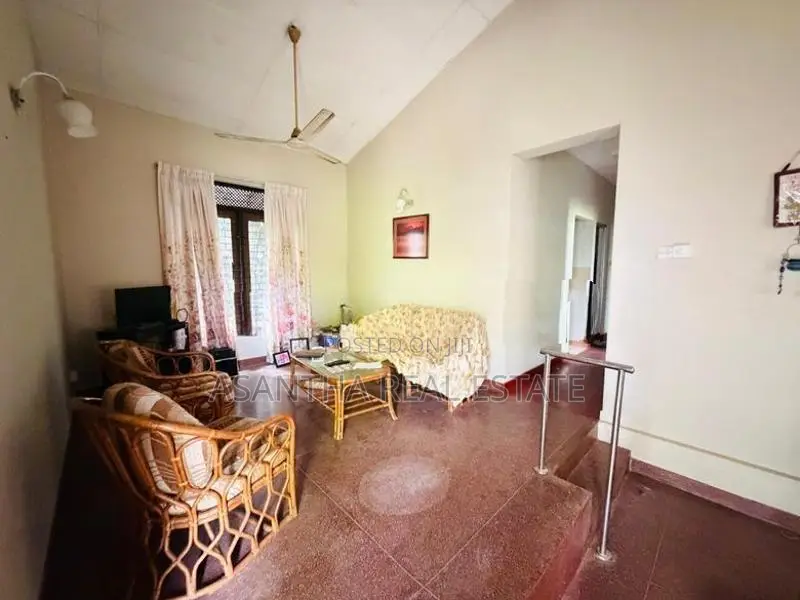 (AF697) 13P Land with Single Storey House for Sale in Thalawathugoda