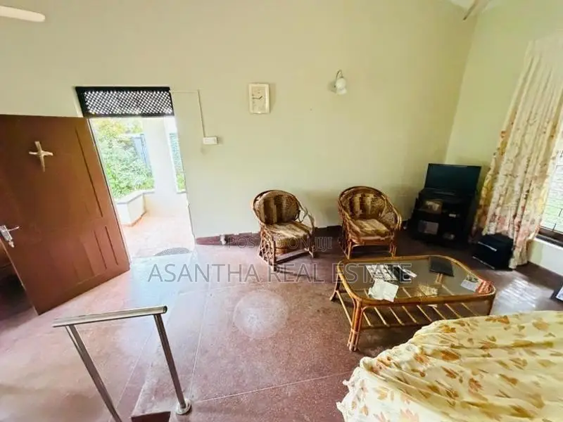 (AF697) 13P Land with Single Storey House for Sale in Thalawathugoda