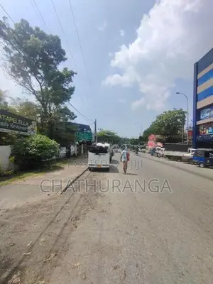 COMMERCIAL LAND / BUILDING For SALE KADAWATHA කඩවත