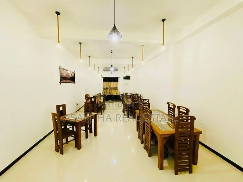 (AF718) 05 Bed Bath Hotel Sale At Kataragama