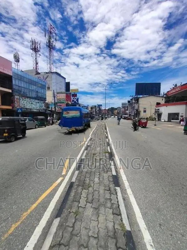 COMMERCIAL LAND / BUILDING For SALE KADAWATHA කඩවත