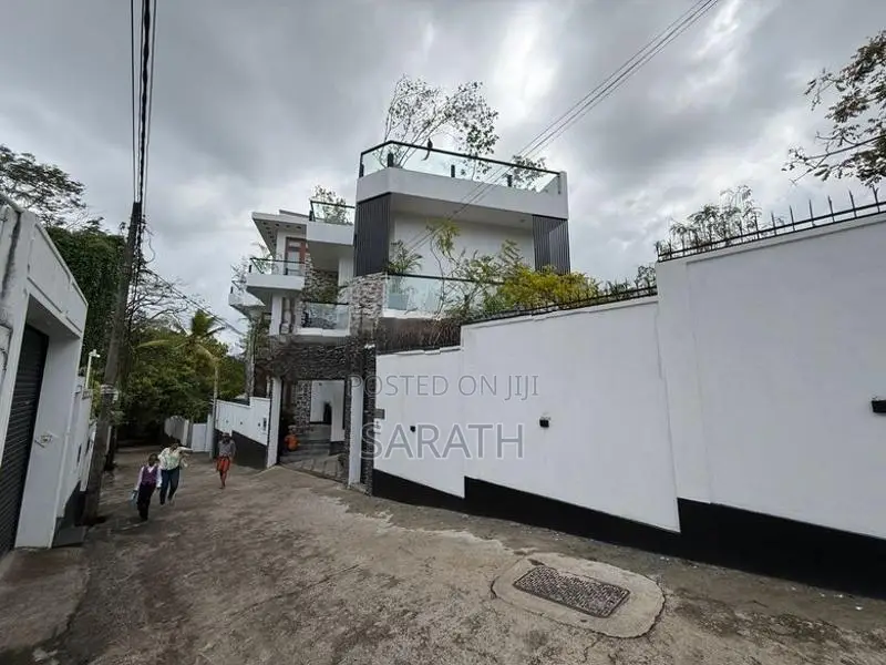 Super Luxury Modern House For Sale Battaramulla