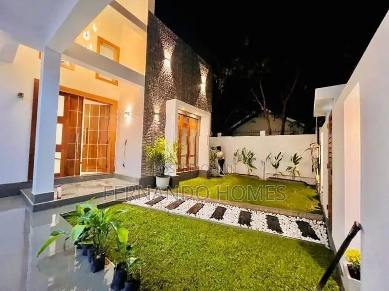 Y Junction Negombo Brand New 4 Bed Rooms House For Sale In