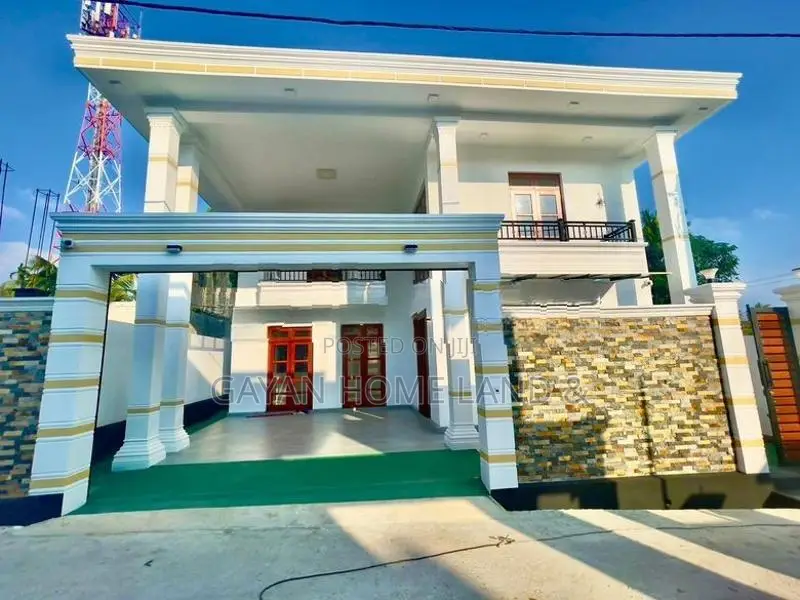Brand New Luxury Thriple Storey House in Boralesgamuwa