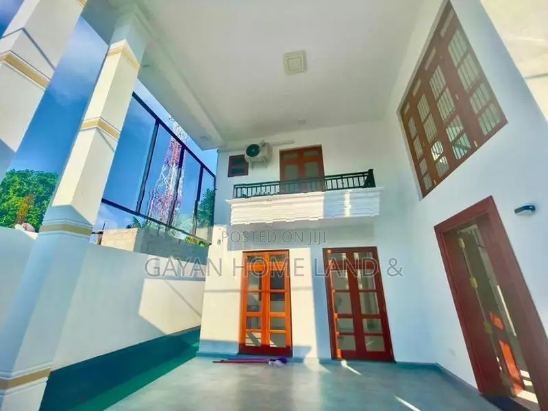 Brand New Luxury Thriple Storey House in Boralesgamuwa
