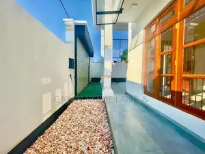 Brand New Luxury Thriple Storey House in Boralesgamuwa