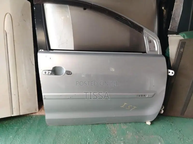 Toyota IST NCP 60 Front Door Panel
