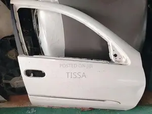 Nissan Sunny N16 Front Door Panel