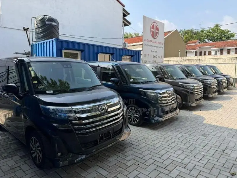 Toyota Roomy Custom G / GT 2023