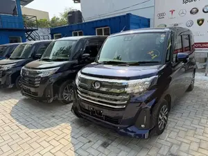 Toyota Roomy Custom G / GT 2023