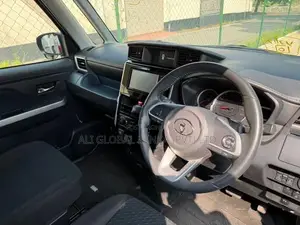 Toyota Roomy Custom G / GT 2023