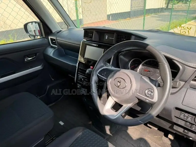 Toyota Roomy Custom G / GT 2023