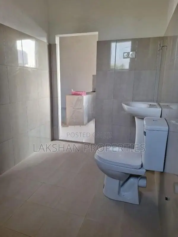 Luxury House For Sale In Boralesgamuwa Lake Road