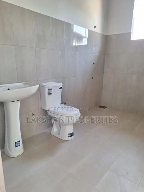 Luxury House For Sale In Boralesgamuwa Lake Road
