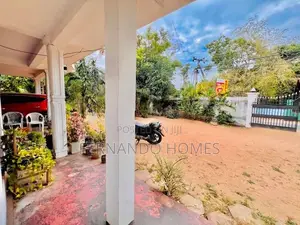 21.5 Perches Valuable Land With Upstairs House For Sale In Negombo