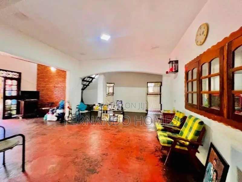 21.5 Perches Valuable Land With Upstairs House For Sale In Negombo