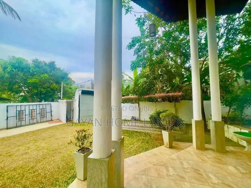 පර්චස් 20ක් සහිත නවීන දෙමහල් නිවසක් විකිණීමට කොටගෙදර පිලියන්දලින්