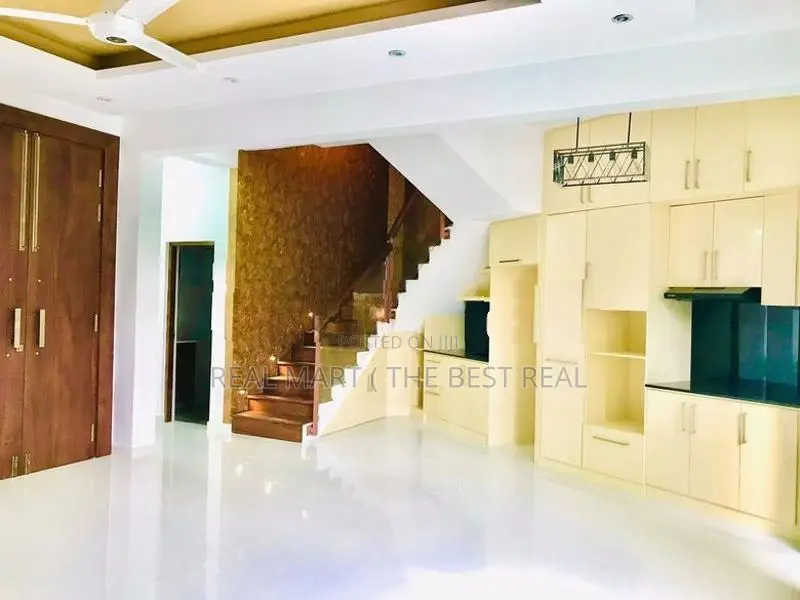 Battaramulla : Brand New 5 A/C BR (6.2 perches) House for Sale