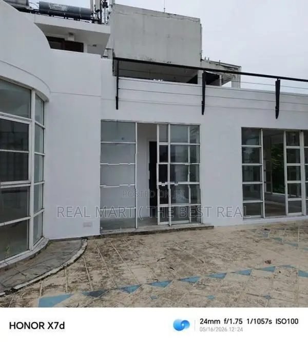 Colombo 7 : 7BR Luxury A/C villa for Rent at Bauddhaloka Mawatha