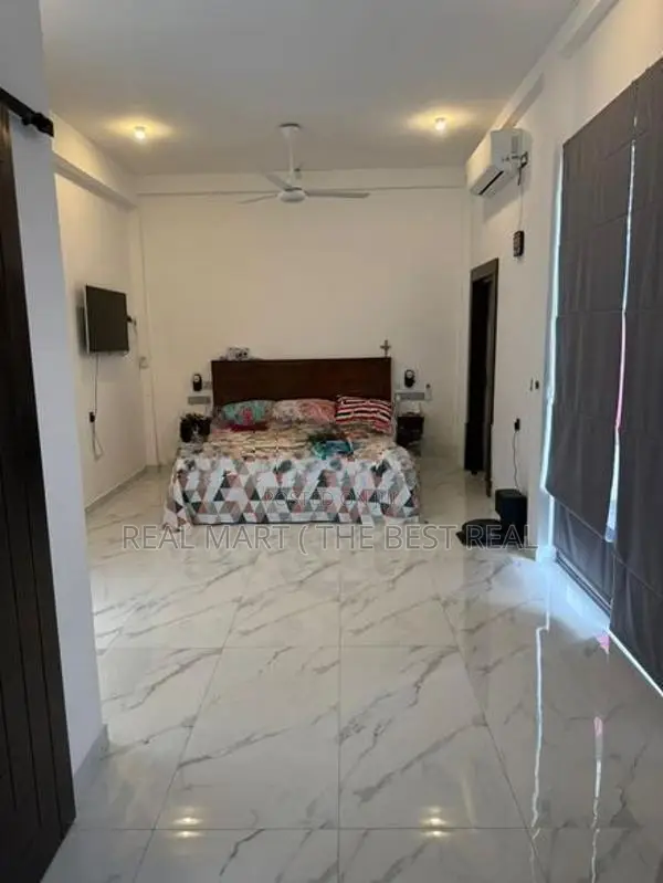 Piliyandala : 4BR Super Luxury House for Sale Facing Bolgoda Lake