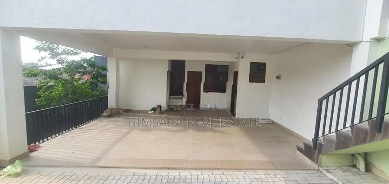 Brand-New 6-Bedroom Modern Residence with Rooftop in Malabe | SH15322