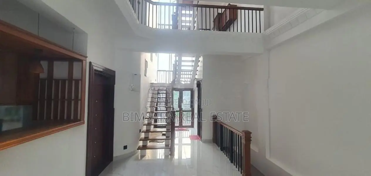 Brand-New 6-Bedroom Modern Residence with Rooftop in Malabe | SH15322