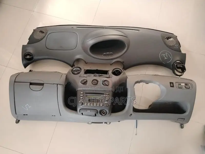 Toyota Vitz SCP10 Dash Board